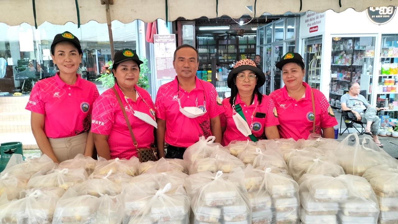วันที่ 9 ตุลาคม 2565 องค์การบริหารส่วนตำบลนาพญา ร่วมสนับสนุนอาหาร (ผัดหมี่เหลือง) จำนวน 400 กล่อง ในกิจกรรม 