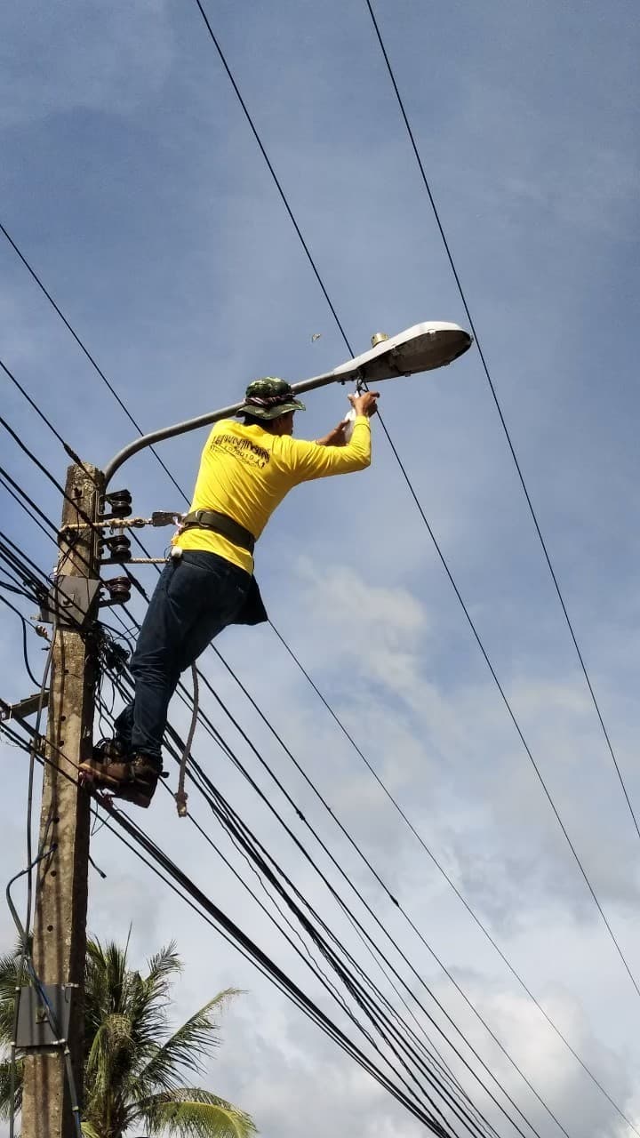 งานซ่อมไฟฟ้าสาธารณะภายในหมู่บ้าน(กองช่าง)